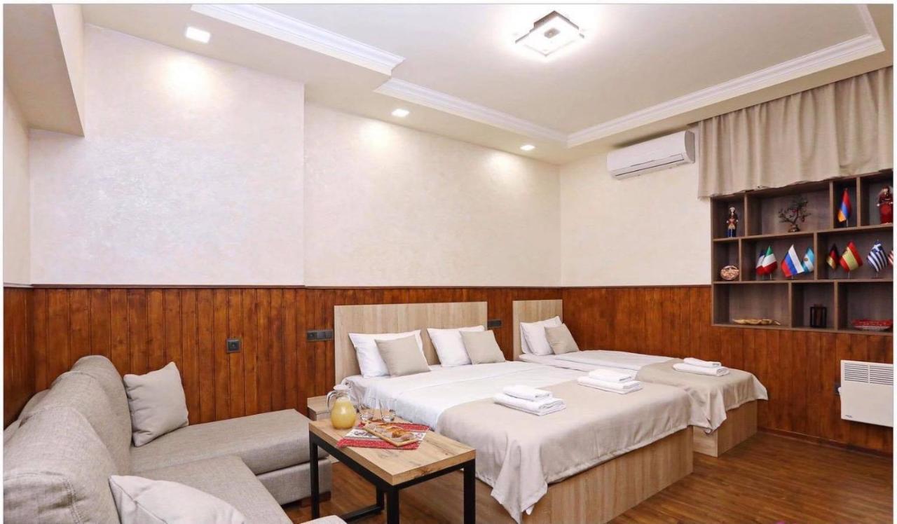 Family Mini-Hotel Martirosyan'S And Tours Yerevan Ngoại thất bức ảnh