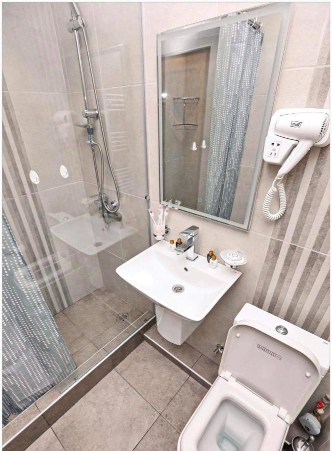 Family Mini-Hotel Martirosyan'S And Tours Yerevan Ngoại thất bức ảnh
