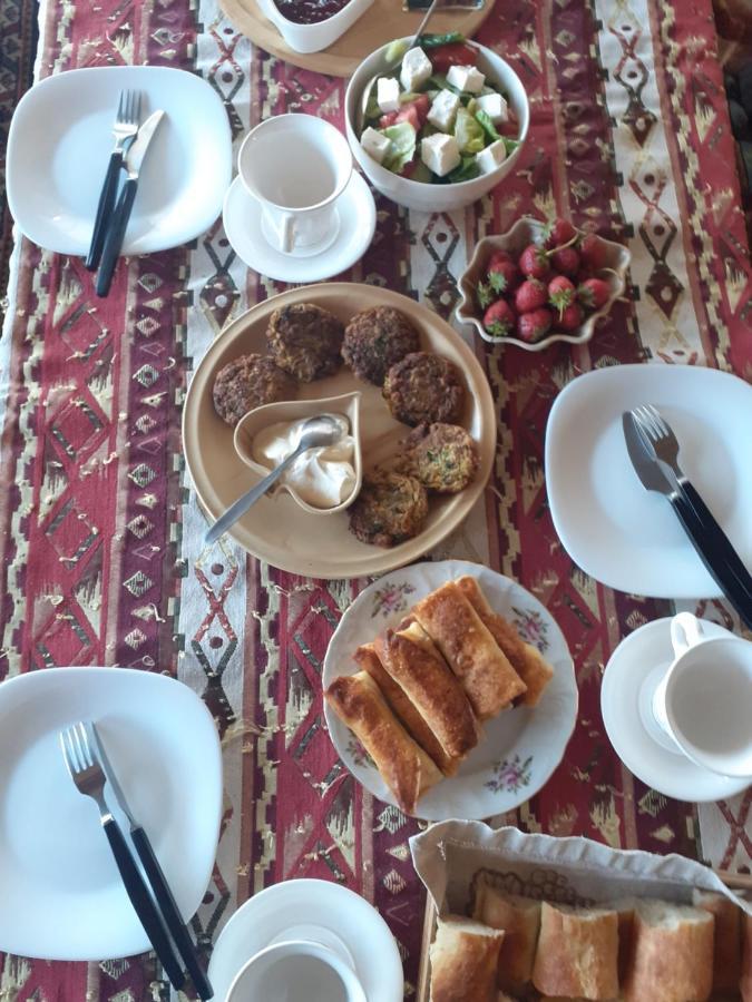 Family Mini-Hotel Martirosyan'S And Tours Yerevan Ngoại thất bức ảnh