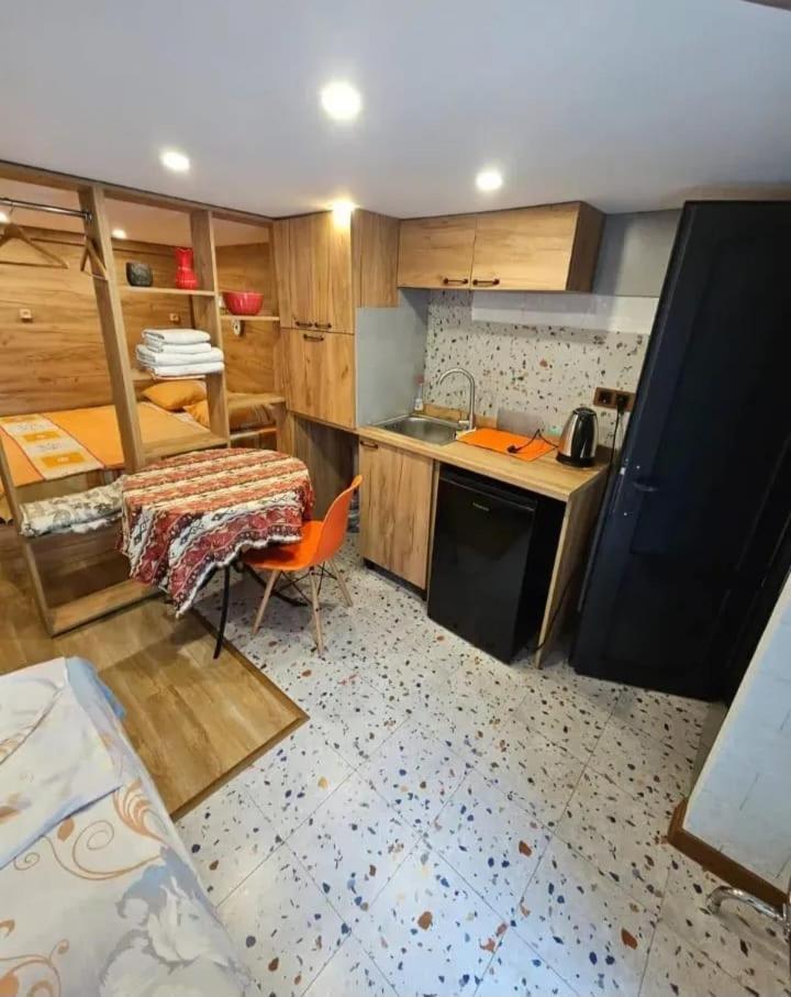 Family Mini-Hotel Martirosyan'S And Tours Yerevan Ngoại thất bức ảnh