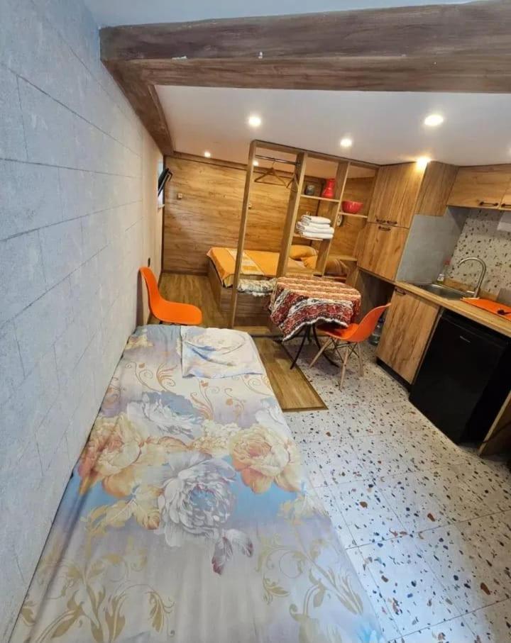 Family Mini-Hotel Martirosyan'S And Tours Yerevan Ngoại thất bức ảnh