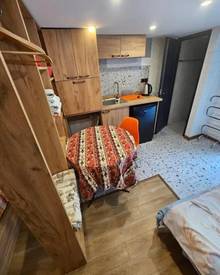 Family Mini-Hotel Martirosyan'S And Tours Yerevan Ngoại thất bức ảnh