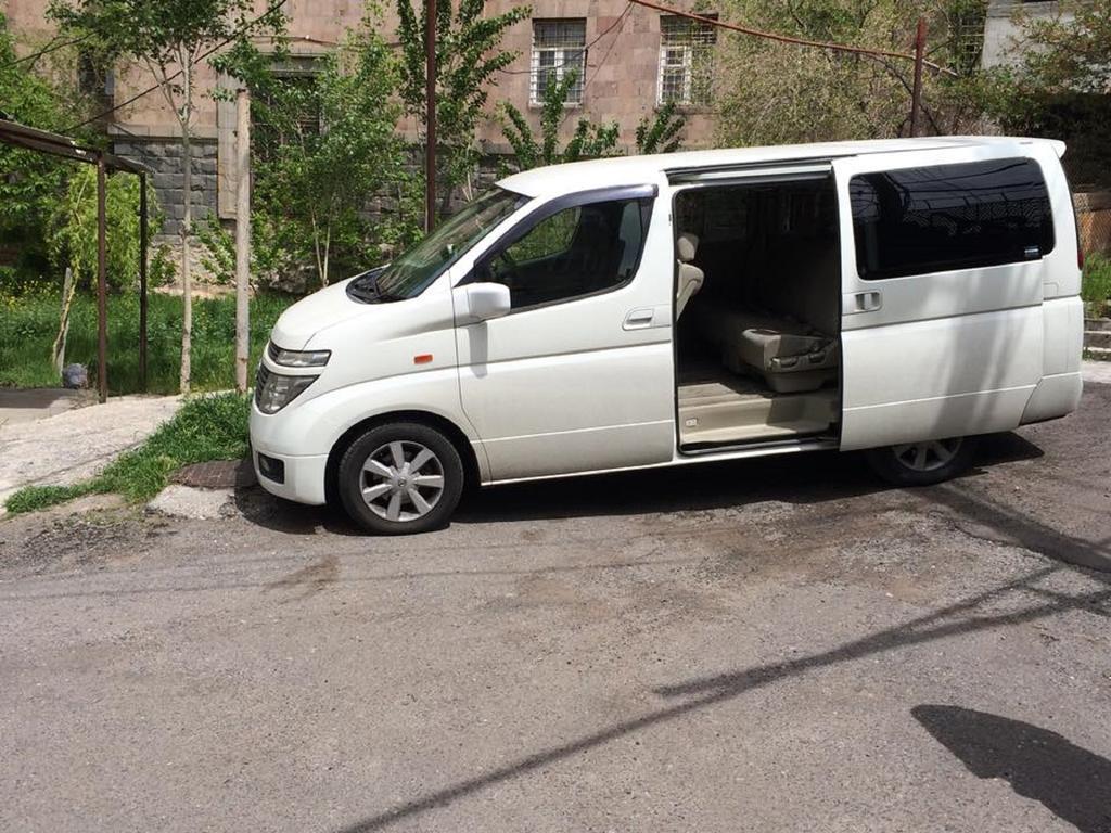 Family Mini-Hotel Martirosyan'S And Tours Yerevan Ngoại thất bức ảnh