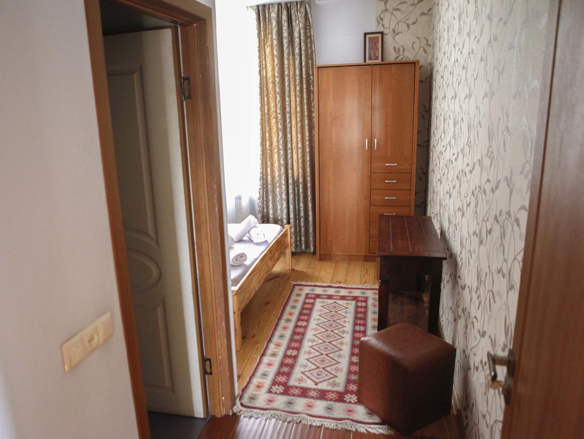 Family Mini-Hotel Martirosyan'S And Tours Yerevan Ngoại thất bức ảnh