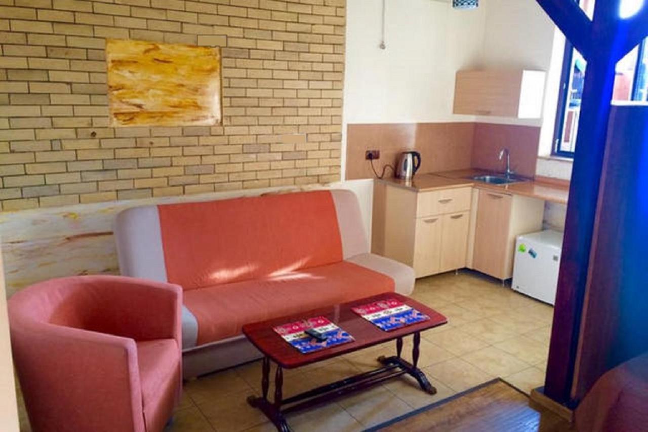 Family Mini-Hotel Martirosyan'S And Tours Yerevan Phòng bức ảnh